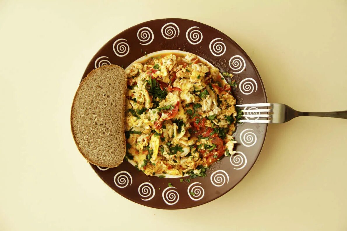 натюрморт завтрак. здоровый завтрак сырники. натюрморт кухонная утварь. завтрак на картинах художников. завтрак.