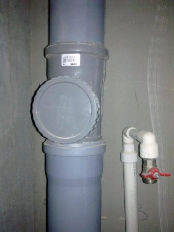 Прокладка внутренних трубопроводов канализации 110. Крышка фановой трубы 110. Ревизия канализационная 110. Ревизия для прочистки канализации 110. Люк для ревизии канализации.