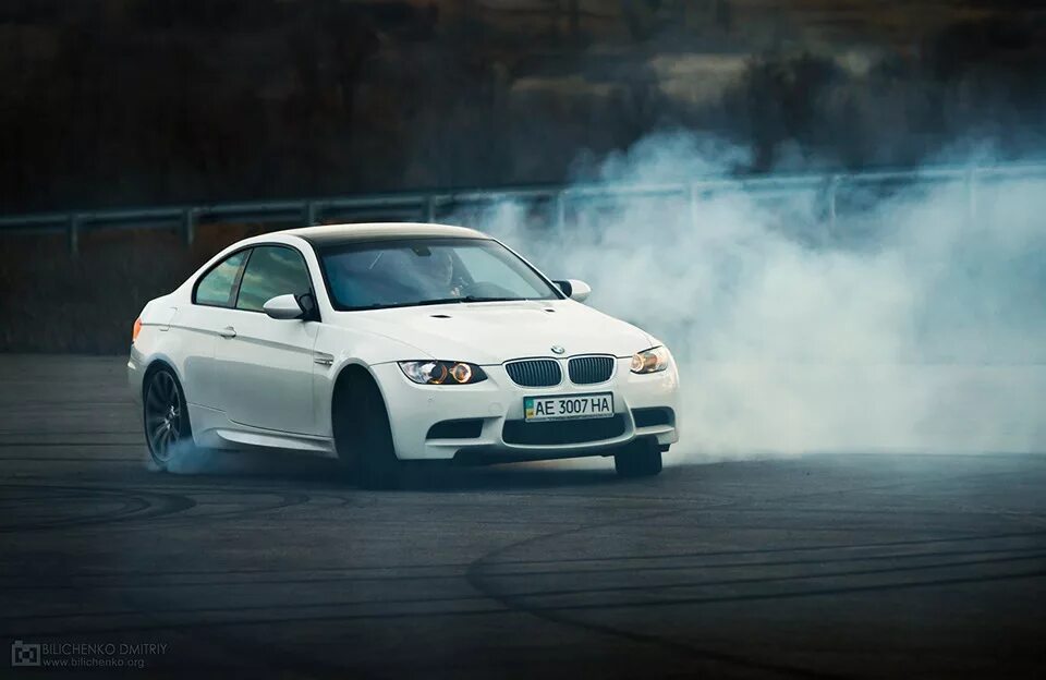 M5 drift. БМВ е92 дрифт. БМВ е60 дрифт. BMW m5 дрифт. БМВ Е 90 В дрифте.