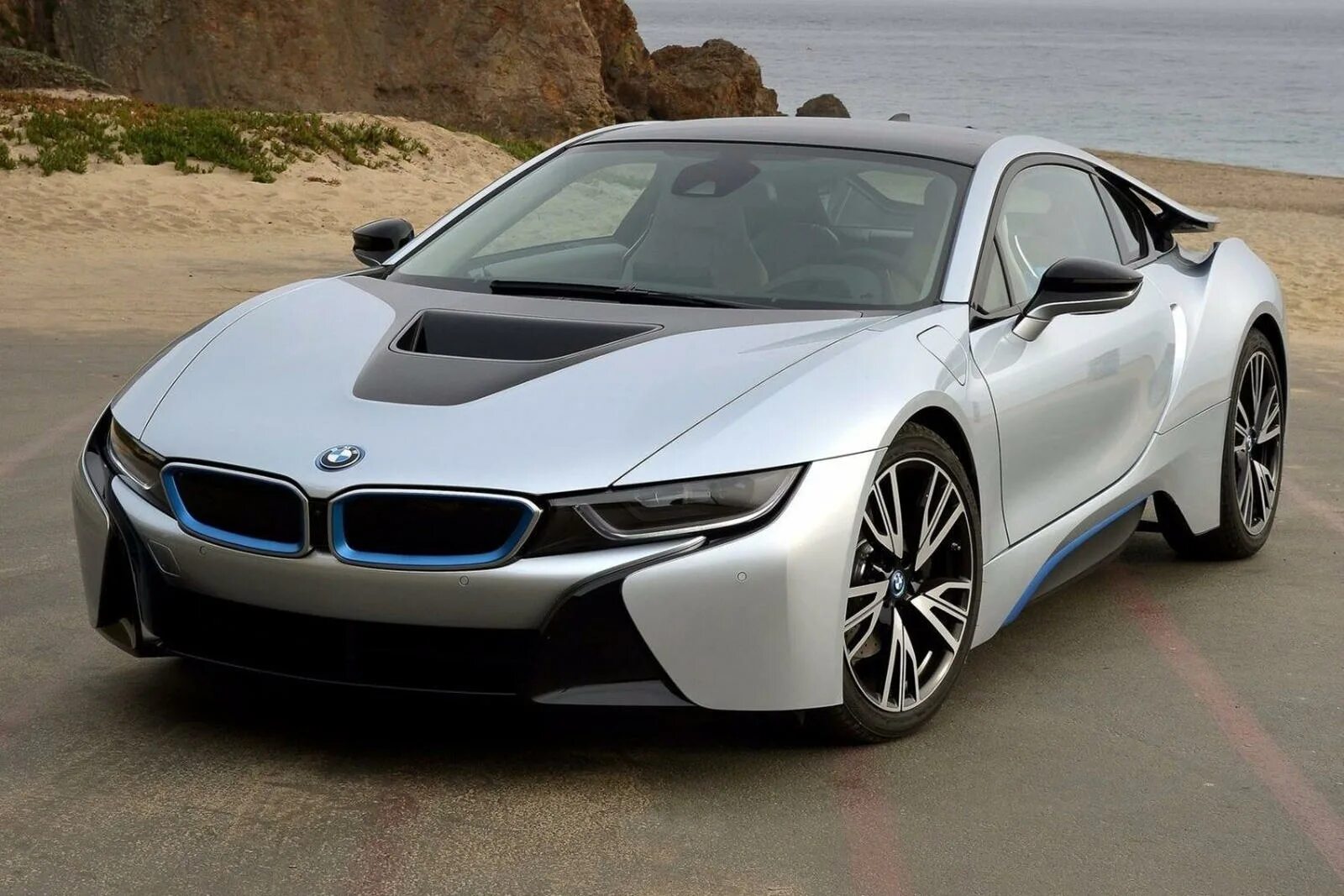 Стоить бмв. Новая bmw i8. bmw спорткар i8. bmw спортивная i8. бмв ай 8.