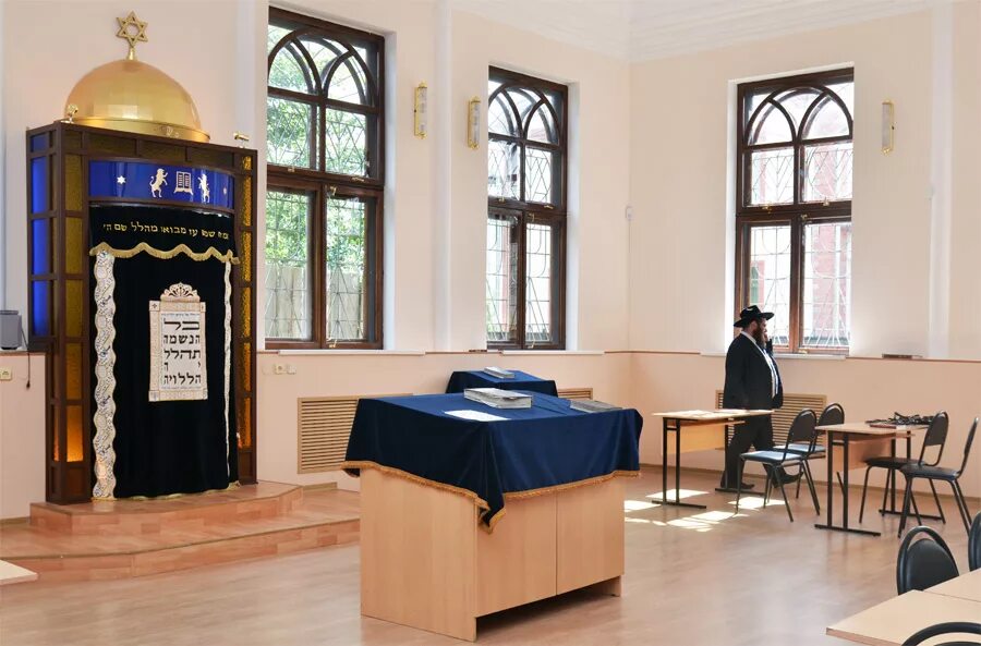 закрыть синагогу. синагога йошкар-ола. ицхак йосеф раввин. еврейские окна в вильнюсе. закрыть синагогу.