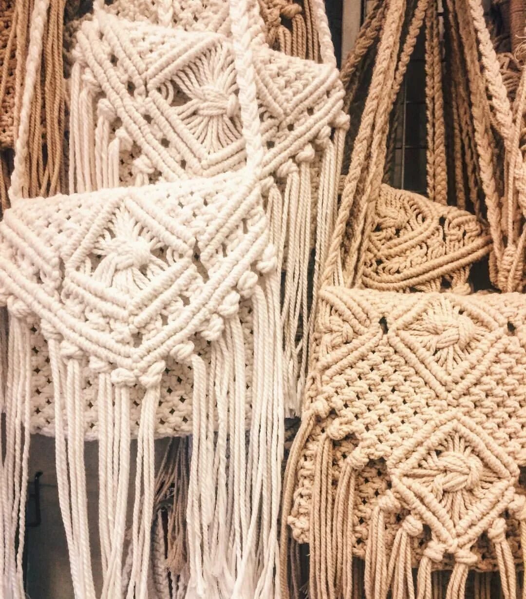 Макраме ручной работы. Макраме reedsmithwoos. Макраме изделия. Панно макраме. Изделия в стиле макраме.