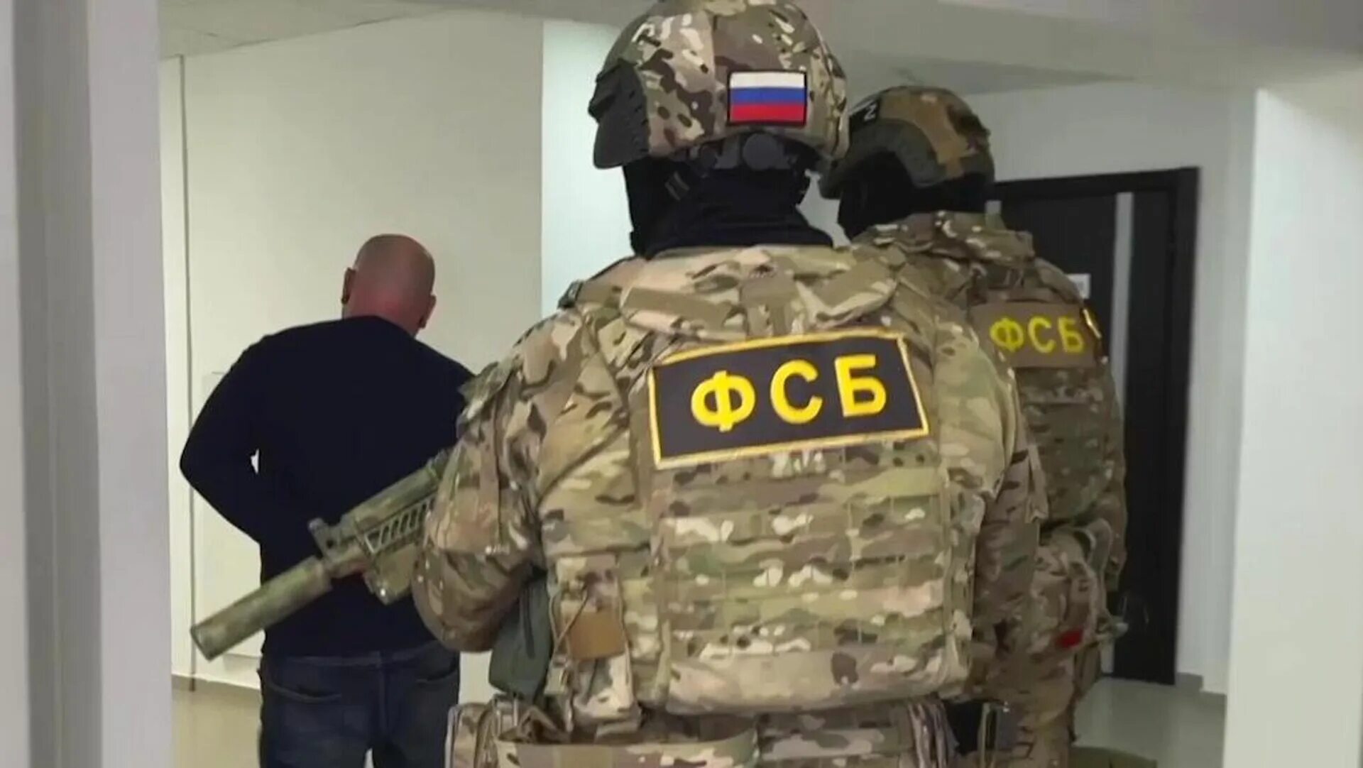 Завербованный спецслужбами. Завербованный спецслужбами. Спецслужбы террористы. Спецслужбы украины название. Завербованный спецслужбами.