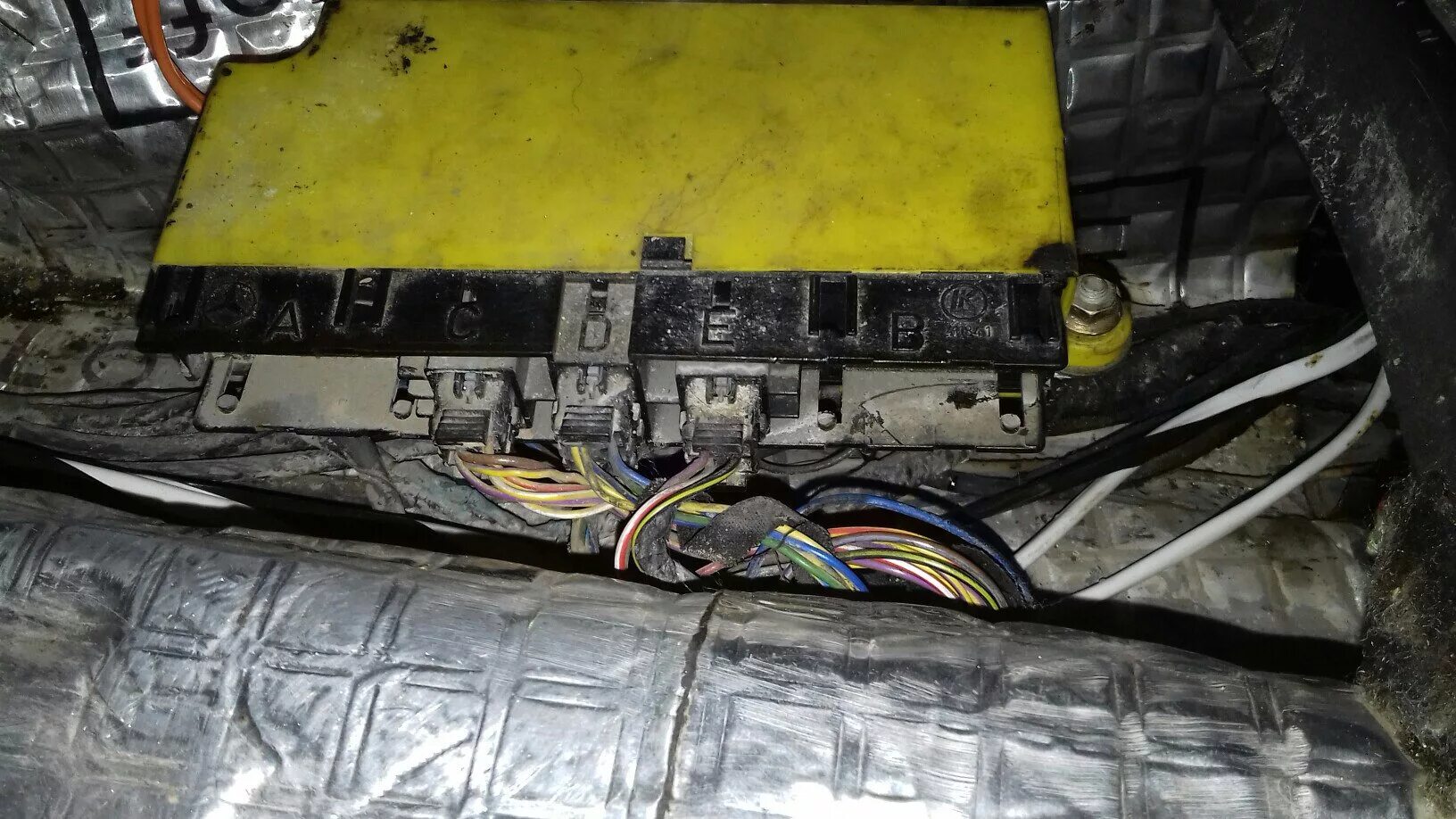 124 не работает. Реле стеклоочистителя мерседес 124. Пропали повороты на mersedes benz truck 1626. Mercedes w124 реле тахометра. 3 круиз контроль.