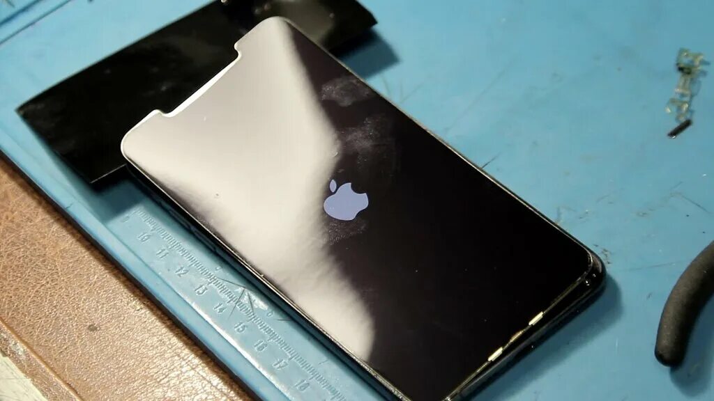 Замена стекла айфон 11 про. Iphone 11 Pro Max стекло. Стекло iphone 11 Pro. Переклейка стекла iphone 11. Стекло экрана айфон 11pro.