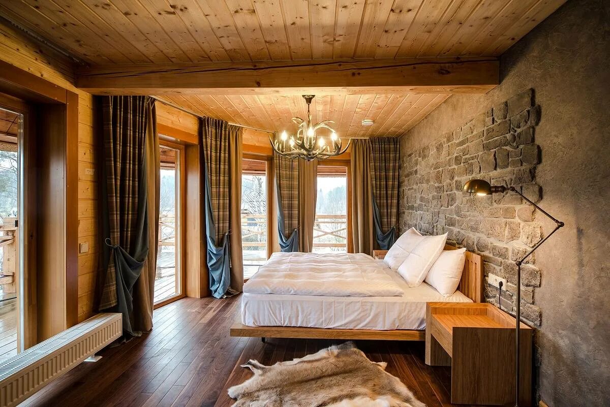 Отделка деревянной комнаты. Альпийское Шале интерьер спальня. Кело Шале интерьер. Деревянный интерьер. Спальня в стиле дерева.