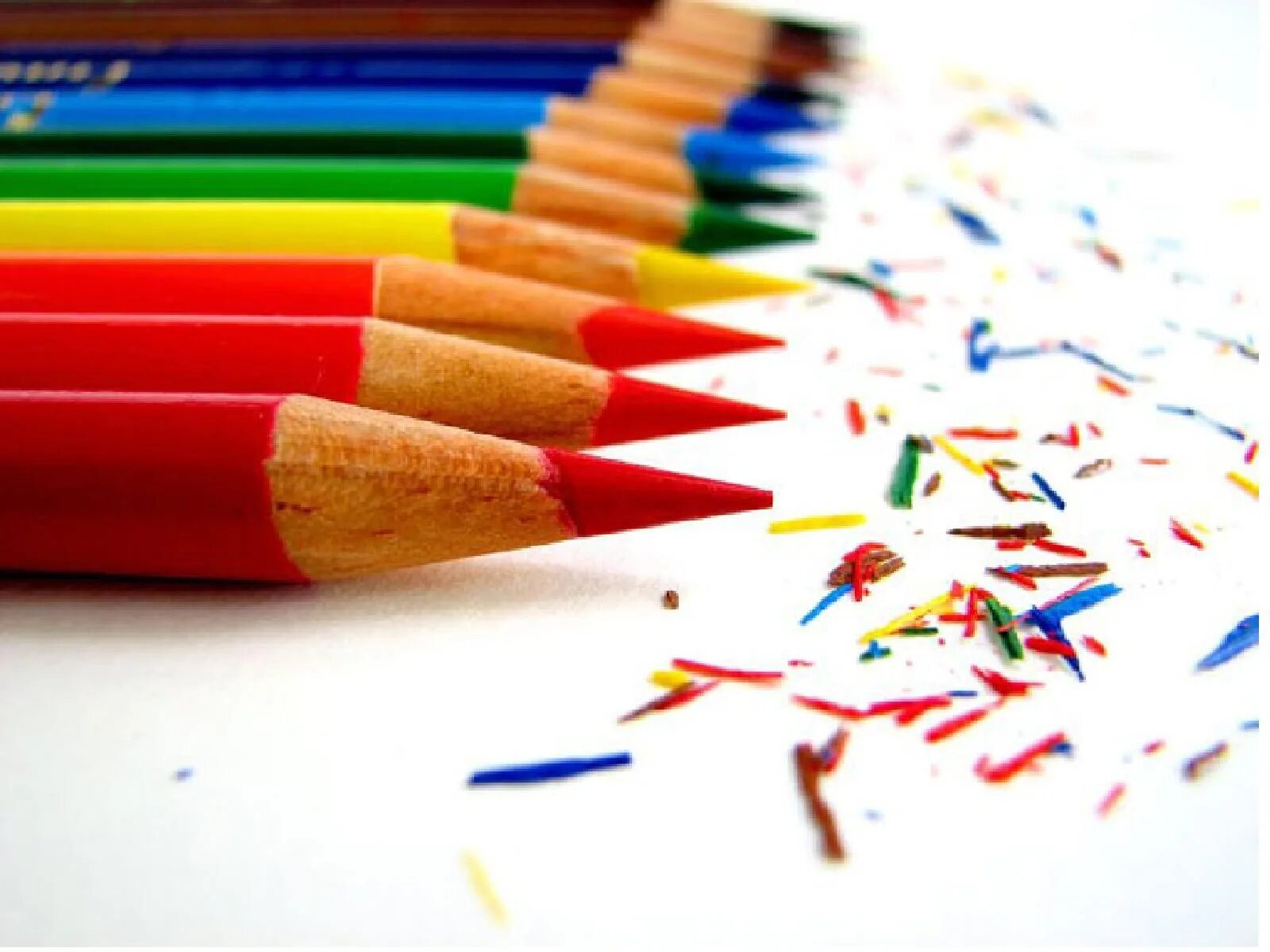 Карандаши цветные. День цветных карандашей. Цветные карандаши заточенные. Рисунки карандашом. День цветных карандашей картинки