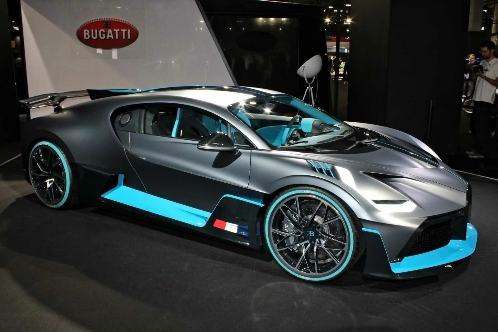 Bugatti divo 2021. Бугатти диво. Бугатти диво 2018. Бугатти дива 2021. Bugatti Diva 2020.