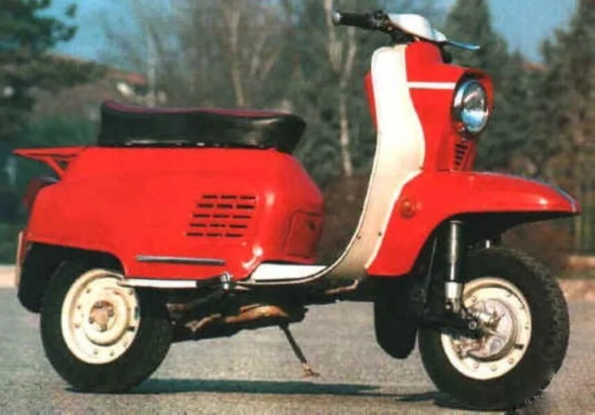 Мотороллер муравей 2м 01. Мотороллер вятка sidecar. Вятка 3 мотороллер. Скутер мотороллер муравей. Скутер мотороллер муравей.