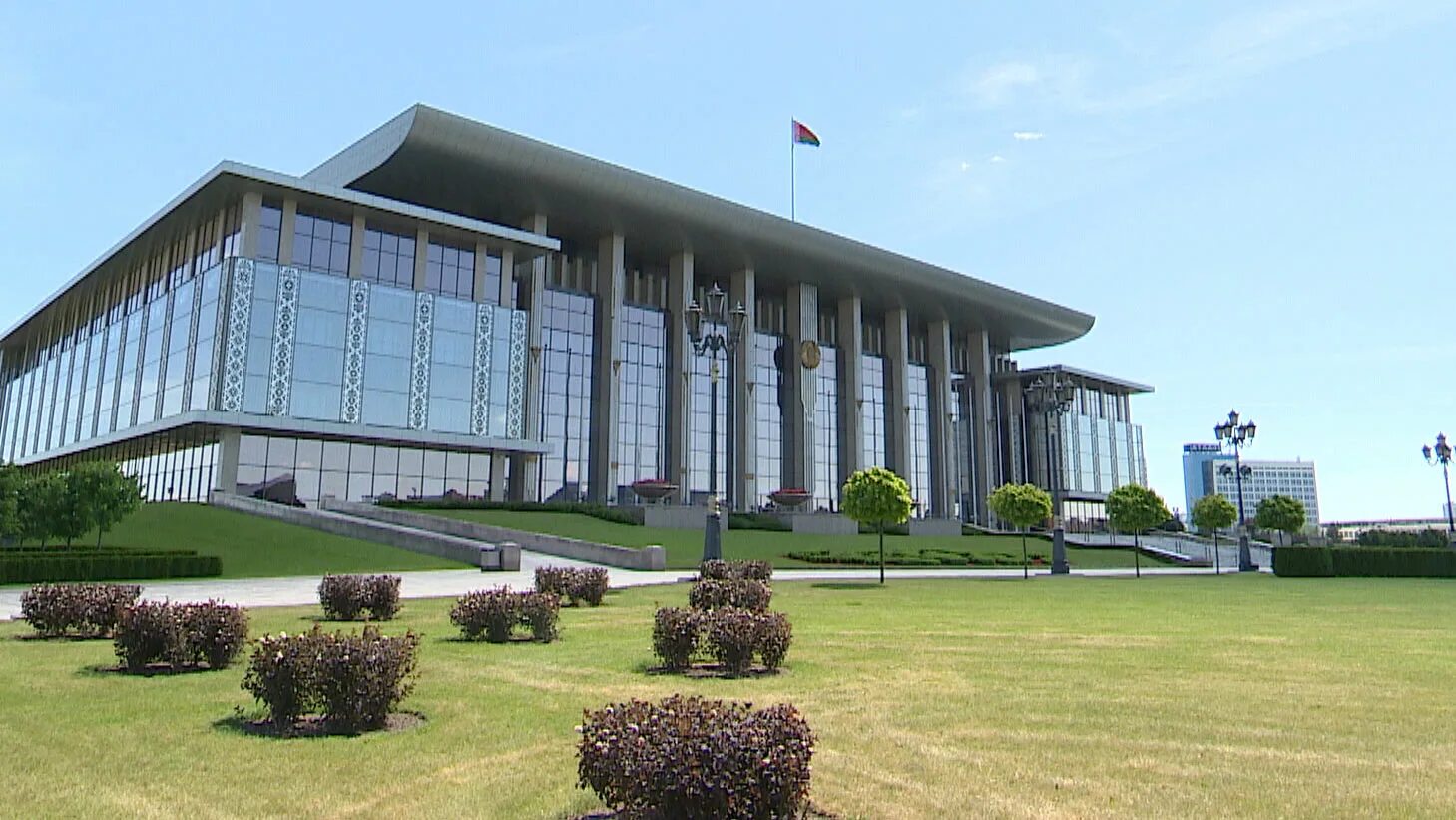 резиденция лукашенко. резиденция президента республики беларусь в минске. дворец президента белоруссии в минске. резиденция лукашенко в минске. белоруссия дворец независимости.