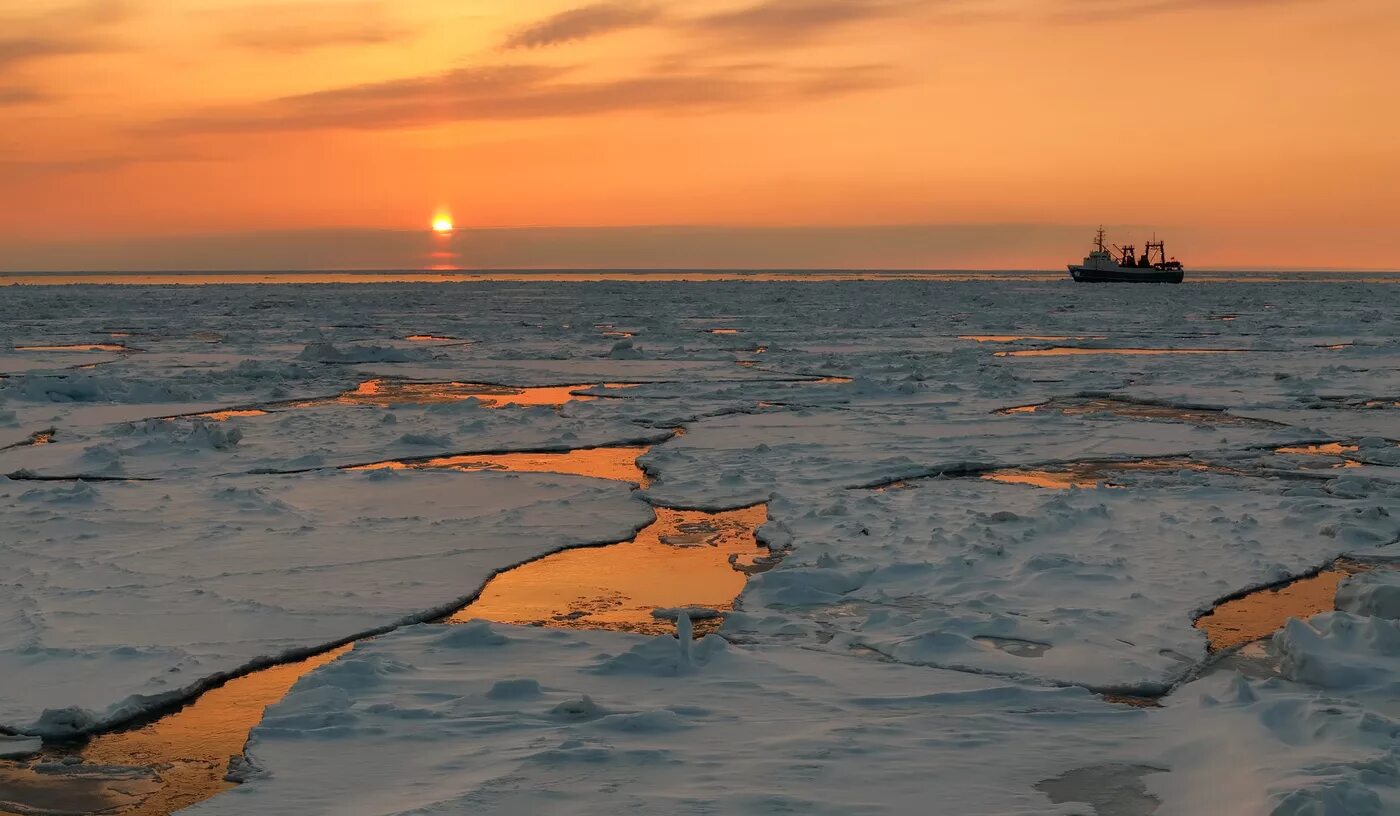 Природные ресурсы охотского моря. Магадан море зимой. Аян порт охотское море. Охотское море. Охотское море фото.