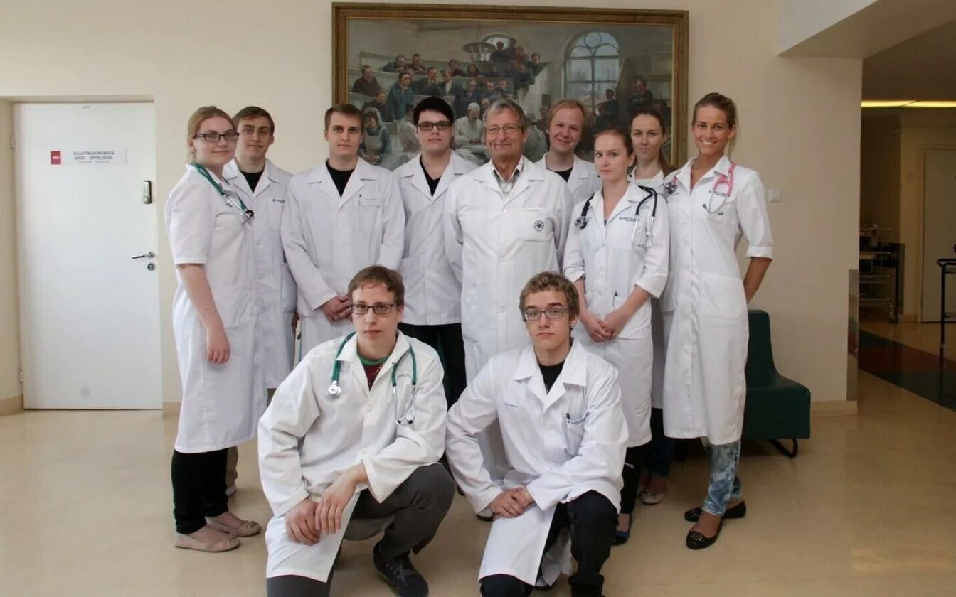 Эдуард галлямов хирург. Врачи названия специальностей. Казань профессор хирург ркб. Список хирургов. Кристофер банч хирург.