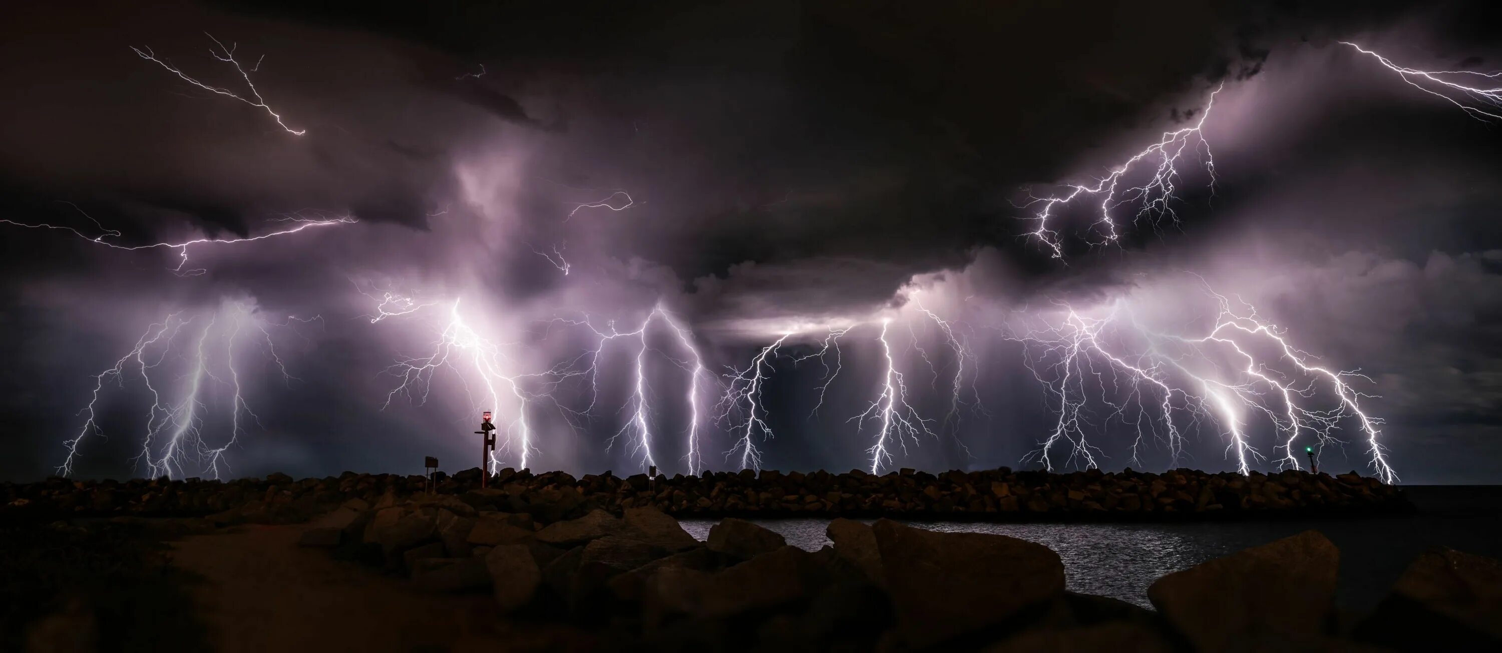 плоская молния. гром и молния. красивая гроза. гроза шаровая молния. озеро маракайбо молнии кататумбо.