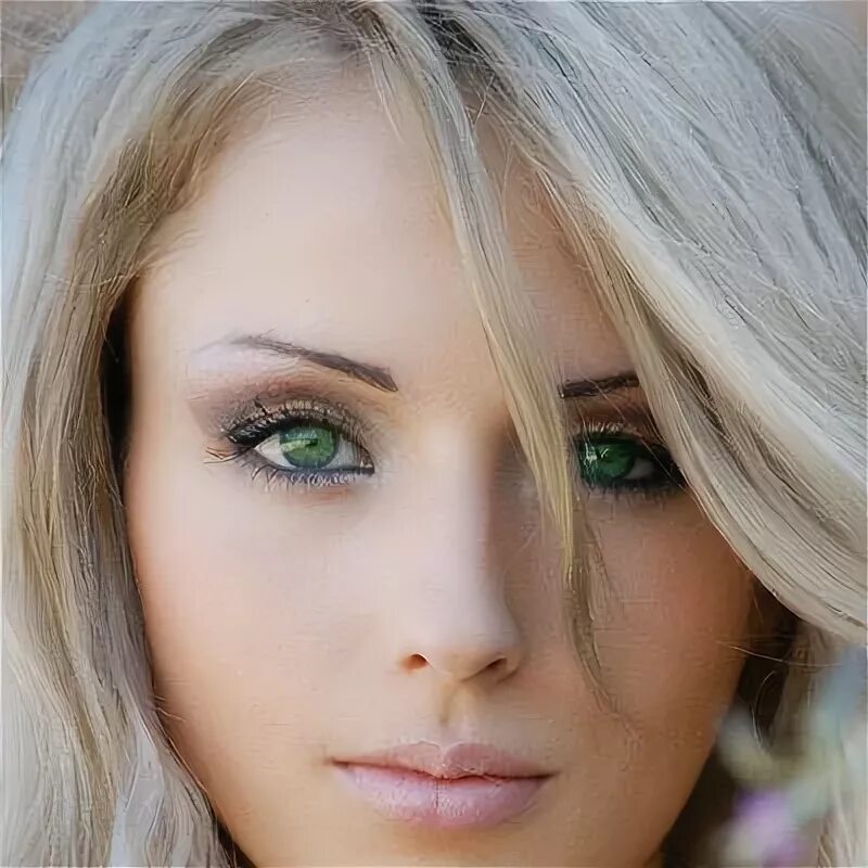 Блондинка с зелеными глазами. Блонд для зеленых глаз. Макияж для блондинок с зелеными глазами. Пепельная блондинка с зелеными глазами. Blonde m