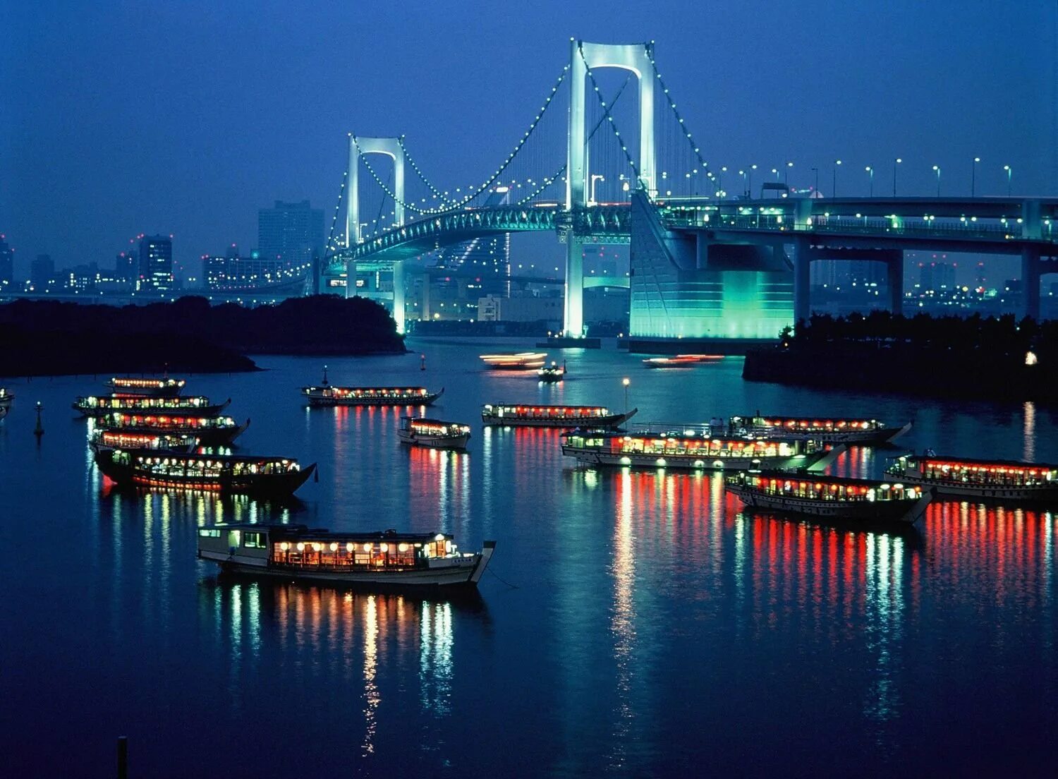Токийский залив. Радужный мост в Японии в Одайба. Токио Бэй. Япония Токийский залив. Порт Токио.