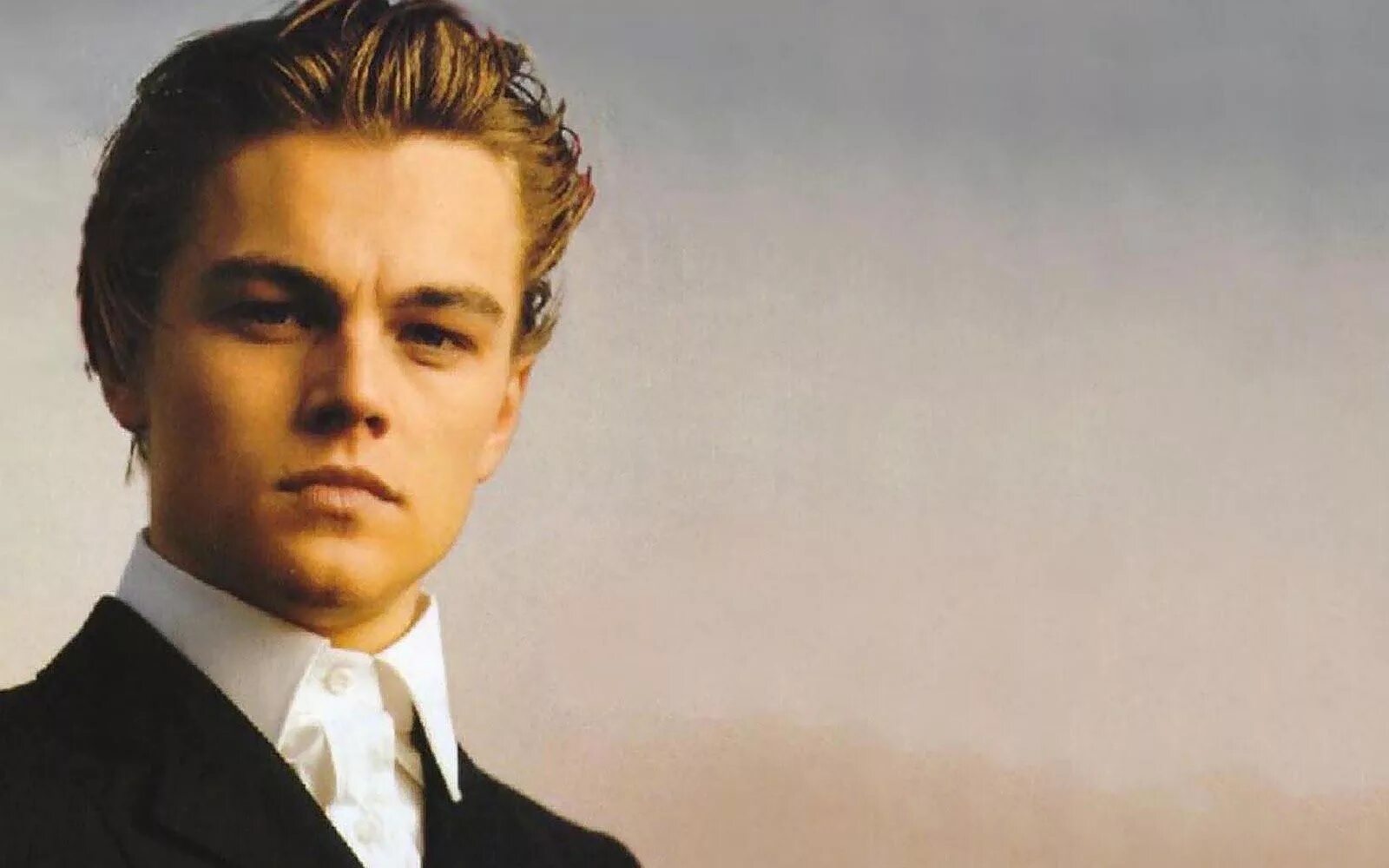 Young leonardo dicaprio. Леонардо ди Каприо в молодости. Леонардо ди Каприо в МО. Леонардо ди Каприо Титаник. Леонардо ди Каприо фото в молодости.