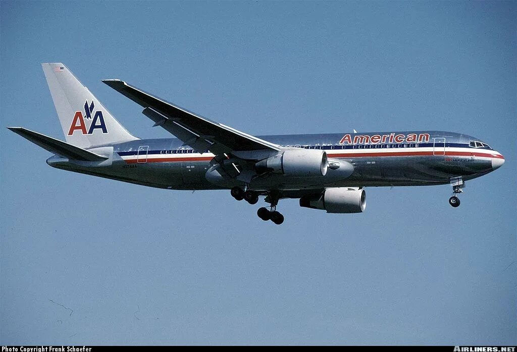 Боинг 767-223er. Рейс 11 American Airlines. Boeing 767 авиакомпании American Airlines. Боинг 767 башни Близнецы. Рейс american airlines