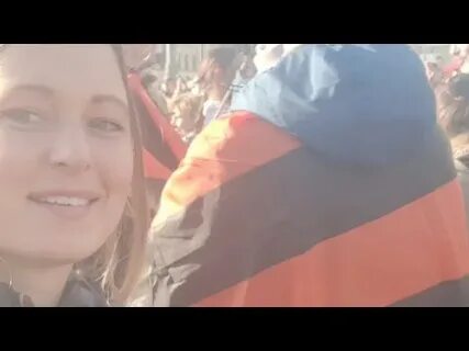 Встретился на площади