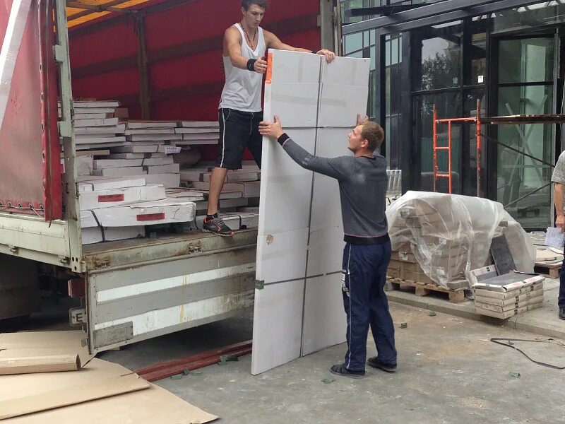 Фуры для перевозки грузов. Разгрузка контейнеров. Разгрузка автотранспорта. Разгрузка для грузчиков. Квартирный переезд.