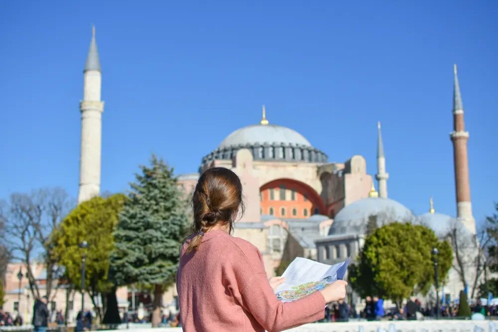 Праздники в стамбуле 2024. Сафия Травел Самарканд. Aya Sofia Travel. Шоппинг в Стамбуле 2024. Tourists girls in Turkey.