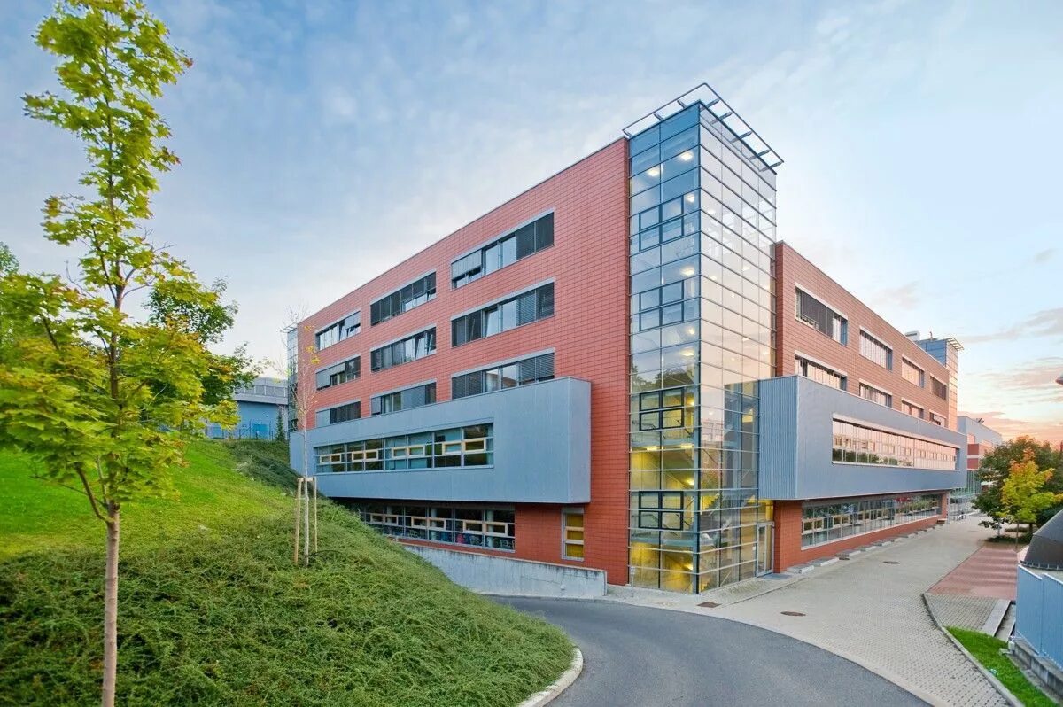 Норе экономическая школа. Рэш москва. Кампус спбгу в петергофе. Кампус михайловская дача вшм спбгу. Высшая школа экономики санкт-петербург.