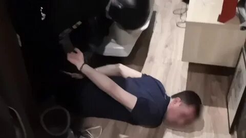 Поймали тетю