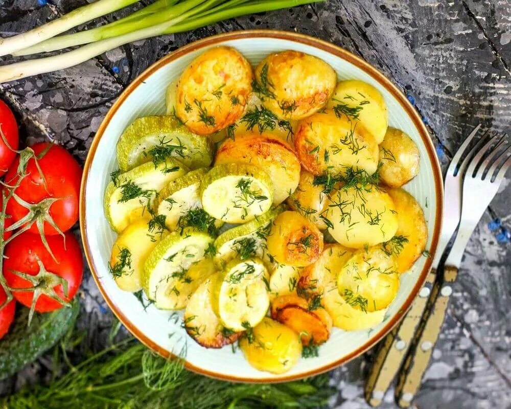 Как вкусно приготовить мелкую молодую картошку