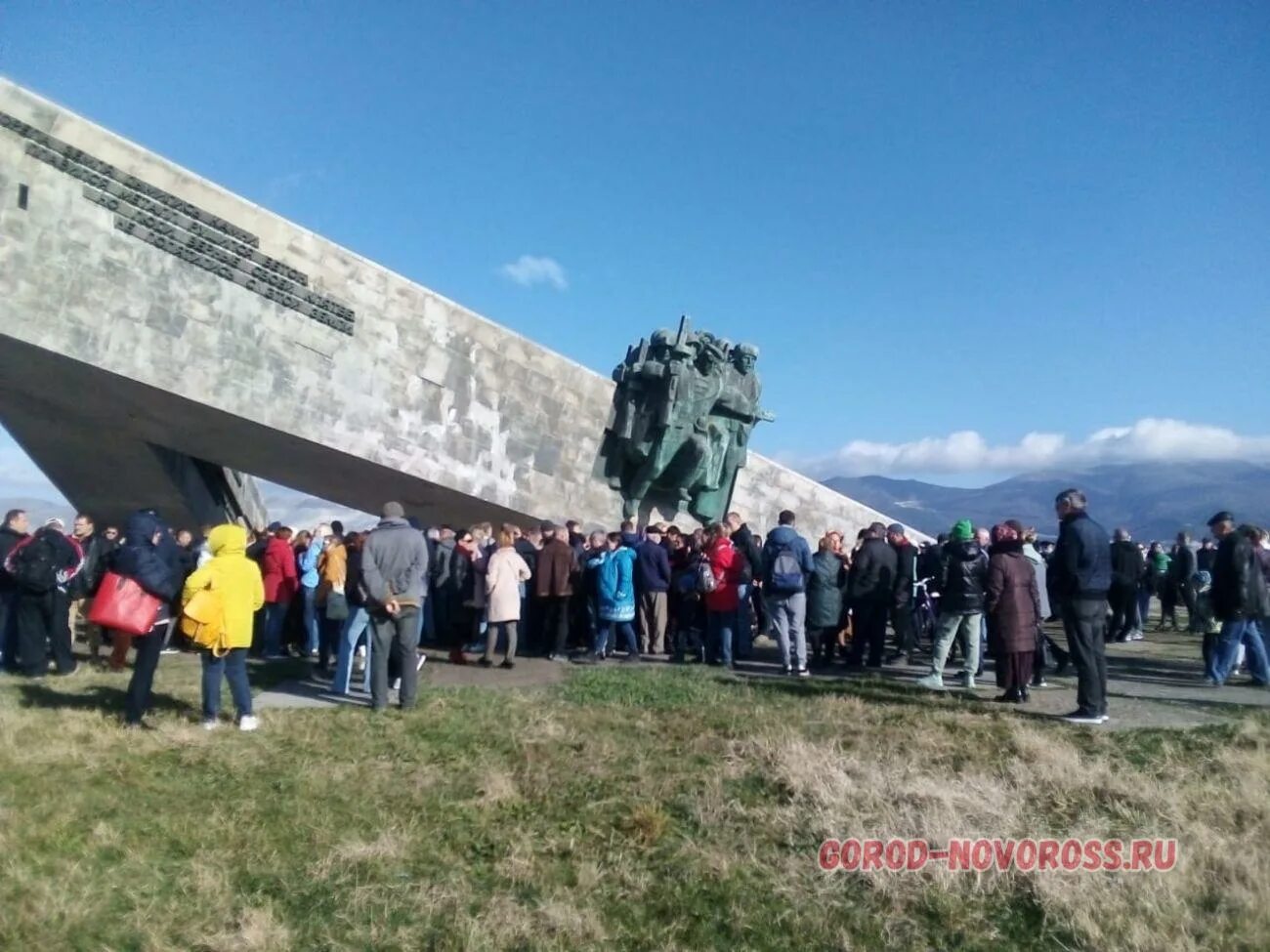 Жители Новороссийска. Памятник взрыв в Новороссийске. Новороссийск события сегодня. Новости Новороссийска сегодня последние. Город новороссийск новости сегодня