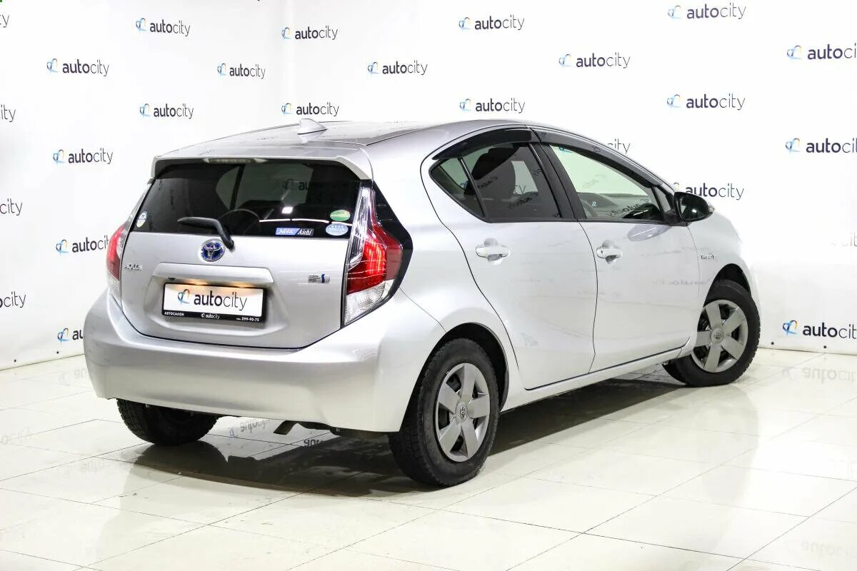 Toyota prius c concept. тойота аква гибрид 2018. Toyota aqua 2016. тойота гибрид плюсы и минусы. Toyota aqua hybrid 2019.