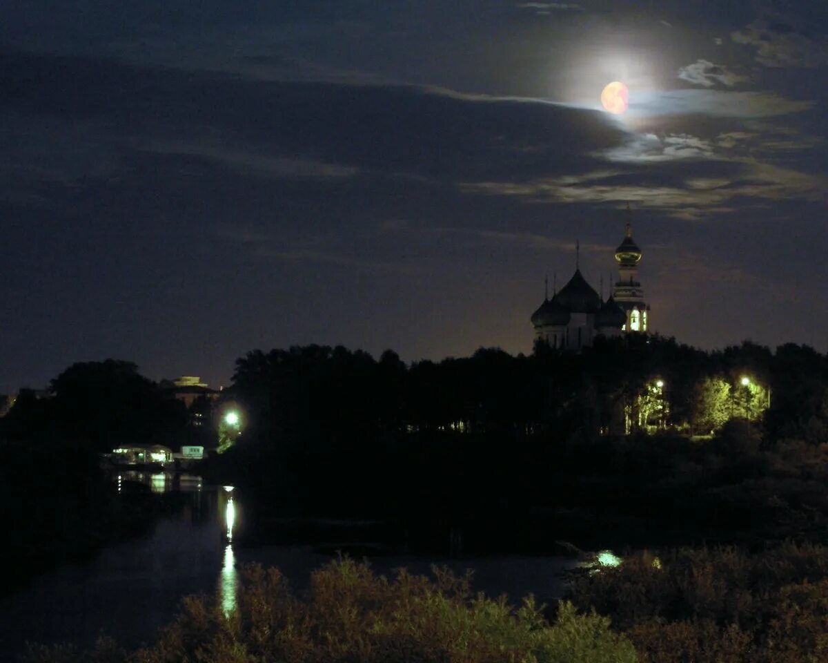 Ночной храм Череповец. Церковь ночью. Ночная Вологда.