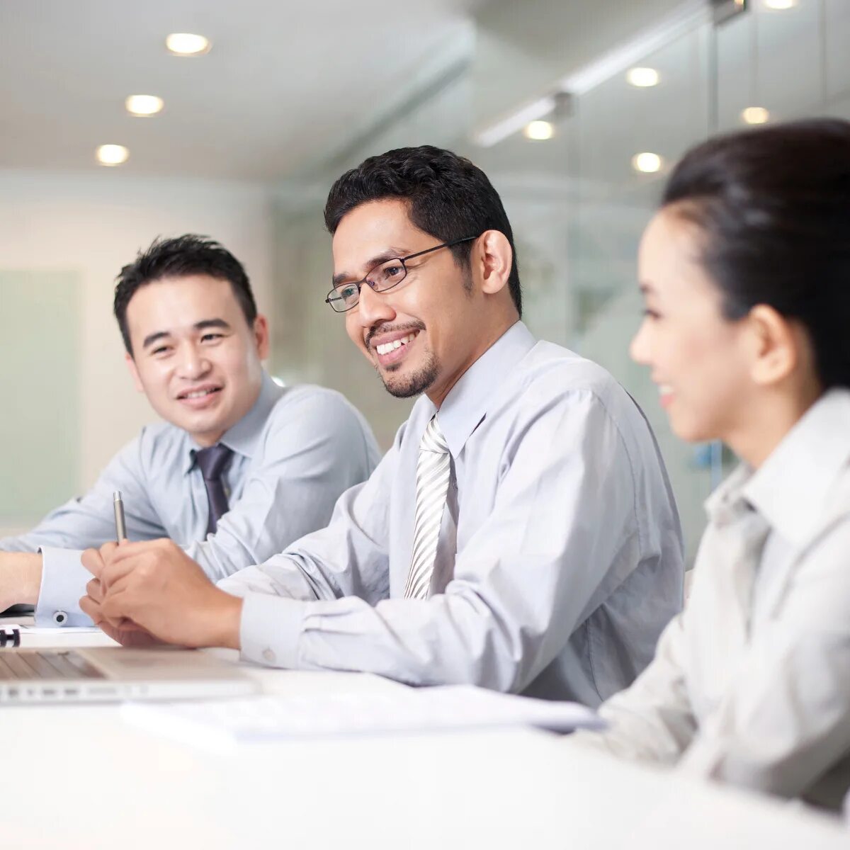 Футболка бдсм business development. Футболка data science. Люди в офисе за работой. It разработка. Оператор диспетчер.