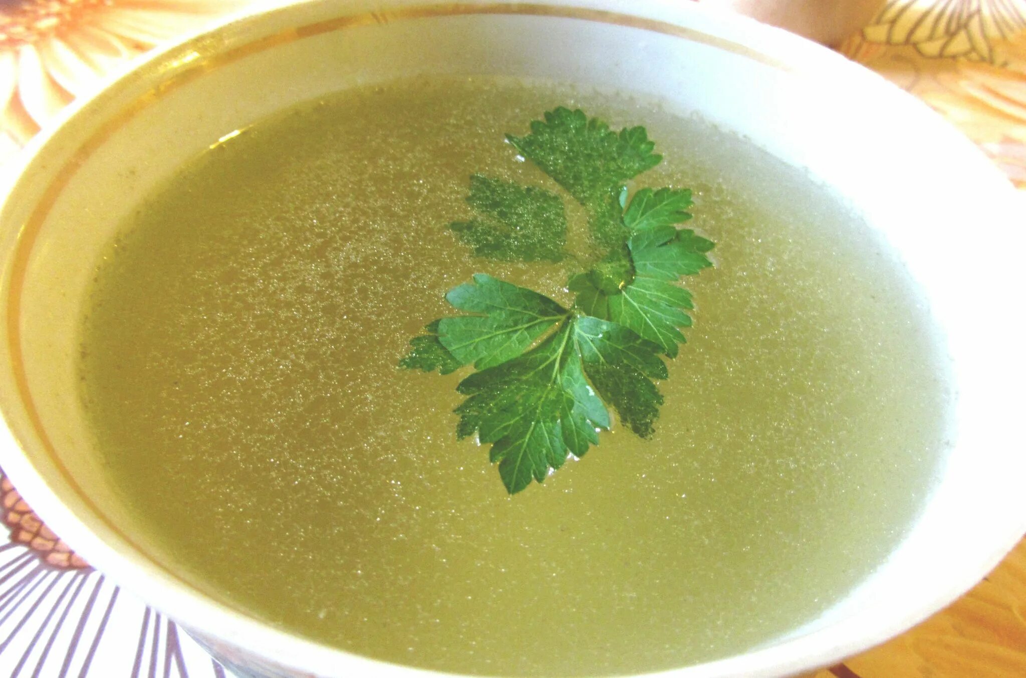 Бульон консоме куриный. Консоме прозрачный. Бульон консоме куриный. Консоме мадрилен. Консоме прозрачный.