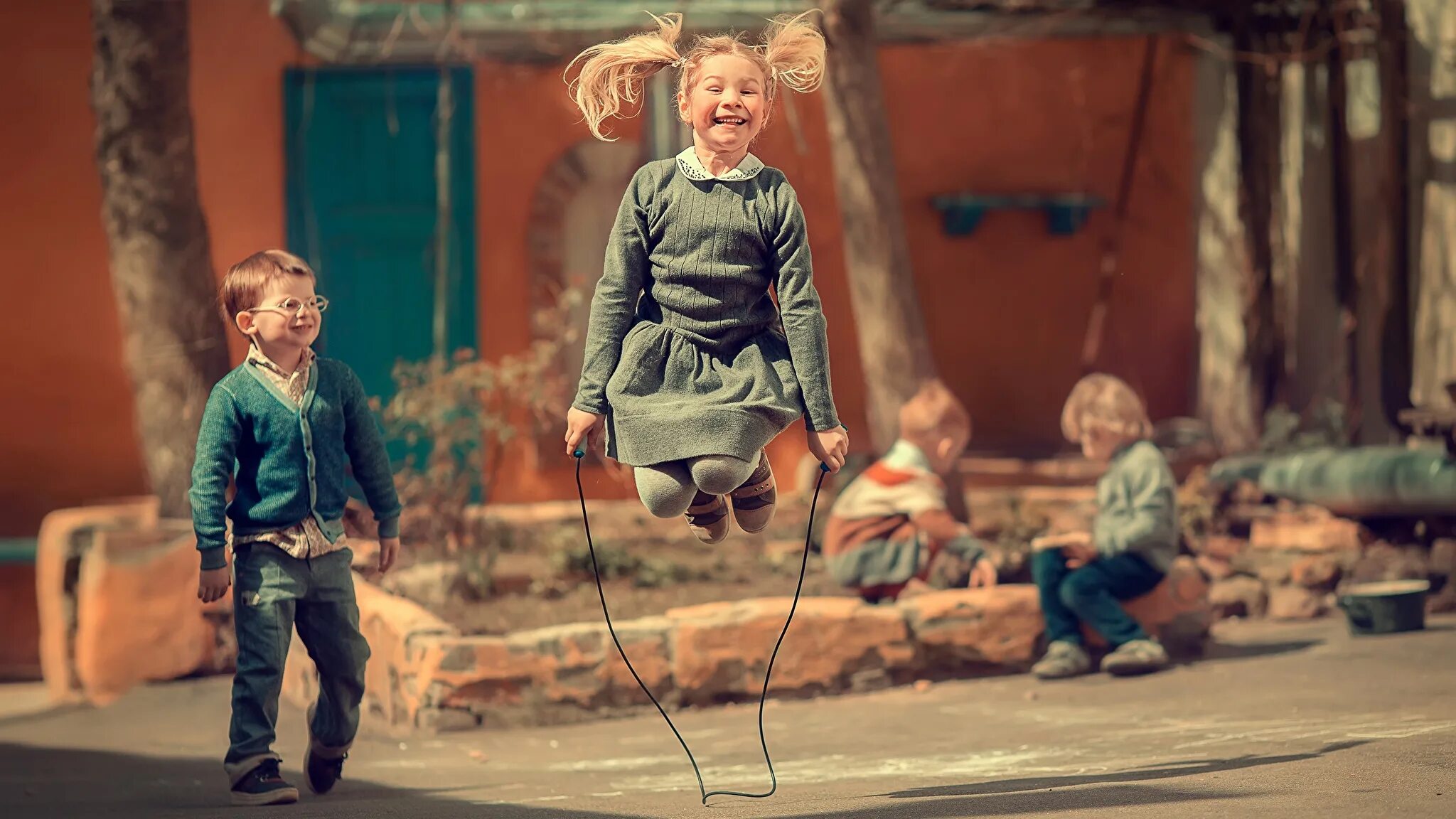 Счастливое советское детство. Детство бывает разным. Детство. Фотосессия счастливое детство. Два друга мальчика.