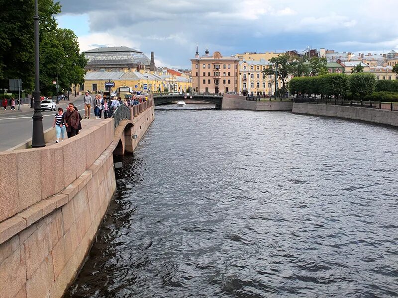 Парящий спб. Нижний лебяжий мост в Санкт-Петербурге. Лебяжья канавка мост. Лебяжья канавка в Санкт-Петербурге фото. Мосты на мойке.