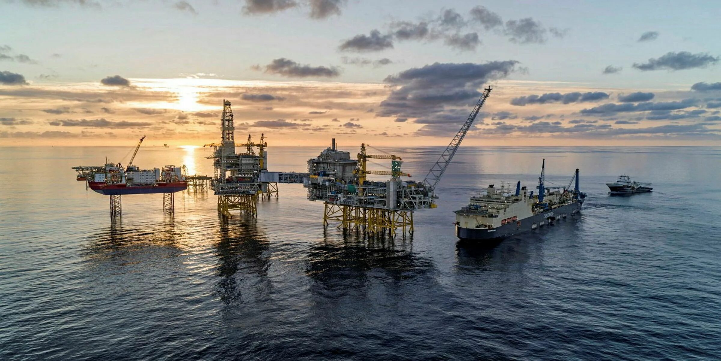 Saipem castorone. Johan Sverdrup месторождение. Нефтедобыча в Северном море. Нефть на шельфе Северного моря.