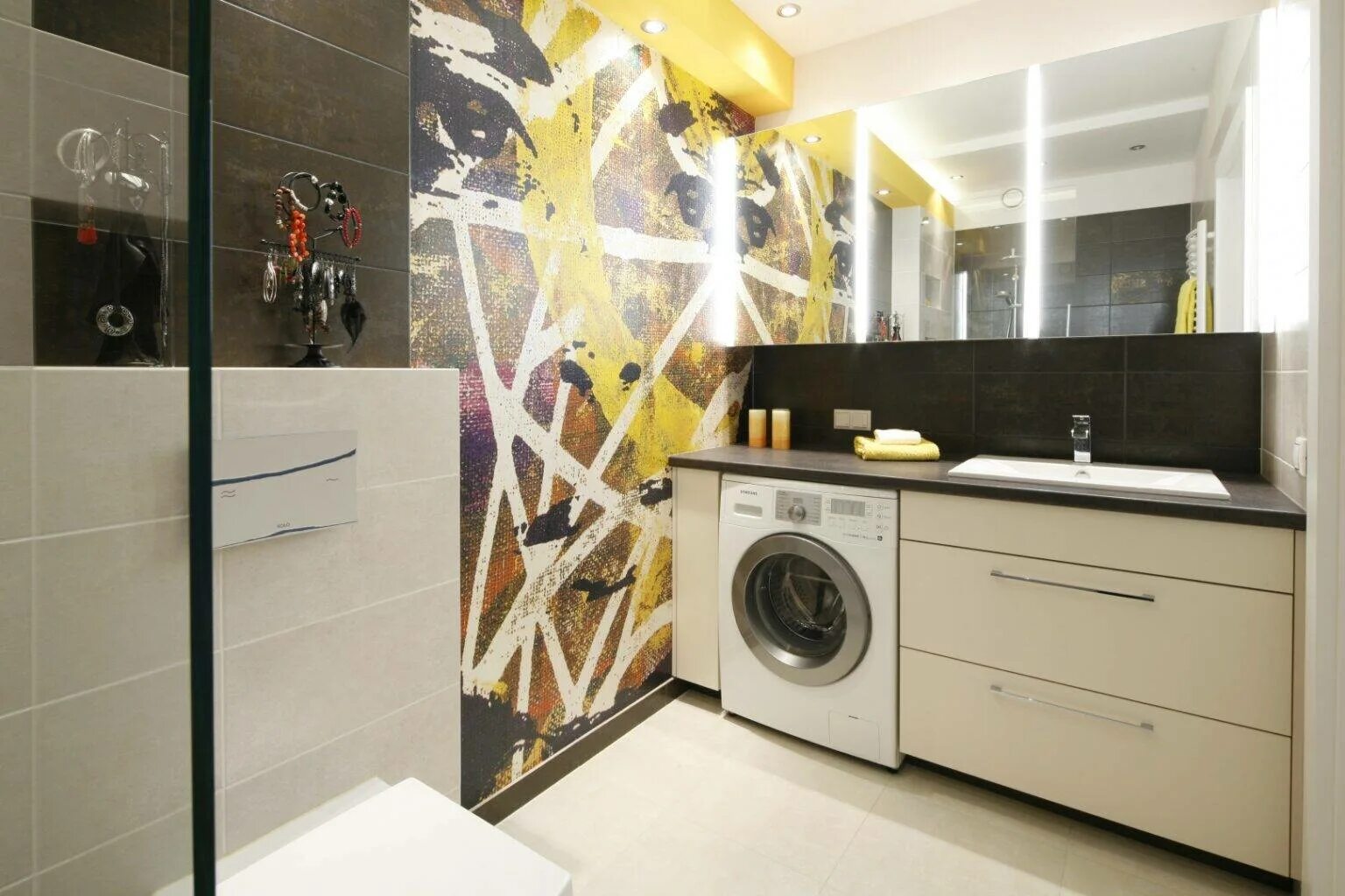 Столешница в ванную под раковину и стиральную машину. Ванные комнаты со стиральной машиной под столешницей. Ванная со стиральной машиной. Раковина со столешницей под стиральную машину. Столешница под стиральную машину.