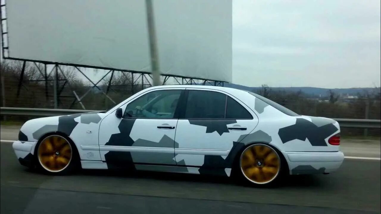 5 одноосный. Трейлер камуфляж. Бмв x3 камуфляж. Тент на прицеп викинг 3. Трейлер камуфляж.