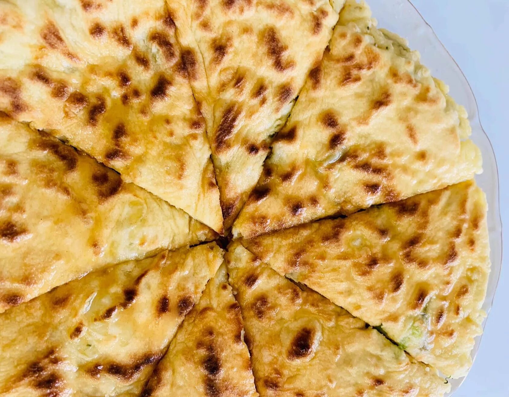 Чеченский чепалгаш с творогом. Чеченские лепешки чепалгаш. Чеченский чепалгаш. Чеченская кухня чепалгаш. Чеченское блюдо чепалгаш с творогом.