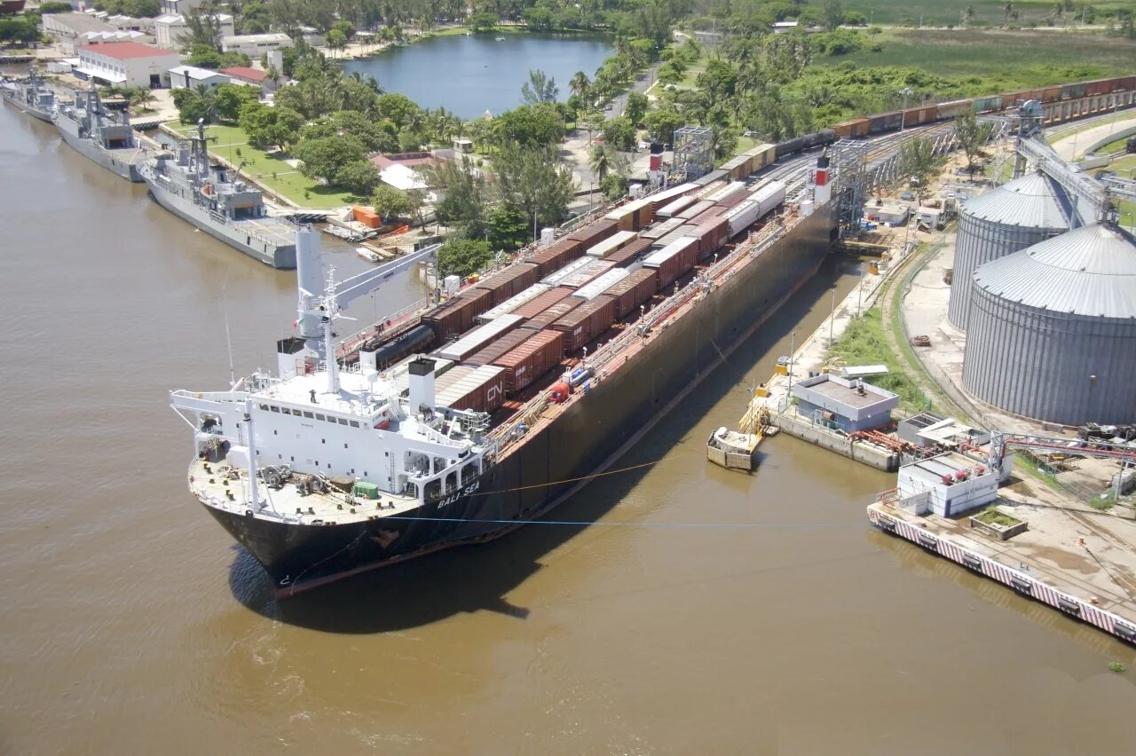 поезд на пароме хайнань. амбал корабль. паромная переправ жд порт кавказ. Railway ferry. Ss train ferry no.