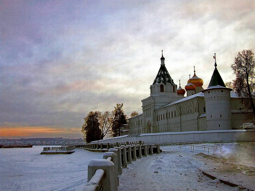 ипатьевский монастырь кострома весной. ипатьевский монастырь кострома зима. ипатьевский монастырь кострома зима. кострома за 2 дня зимой. кострома музей деревянного зодчества зима.