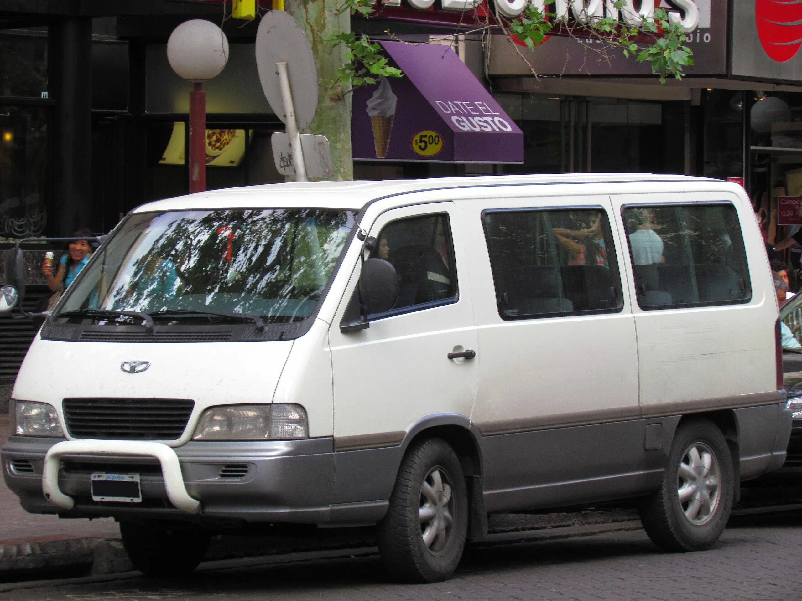 Санг енг истана купить. Санг енг Истана. SSANGYONG Истана. Саньенг Истана 2003. Daewoo Istana.