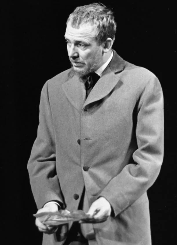 бдт идиот смоктуновский. князь мышкин смоктуновский. смоктуновский князь мышкин бдт. спектакль бдт идиот 1957. смоктуновский идиот.