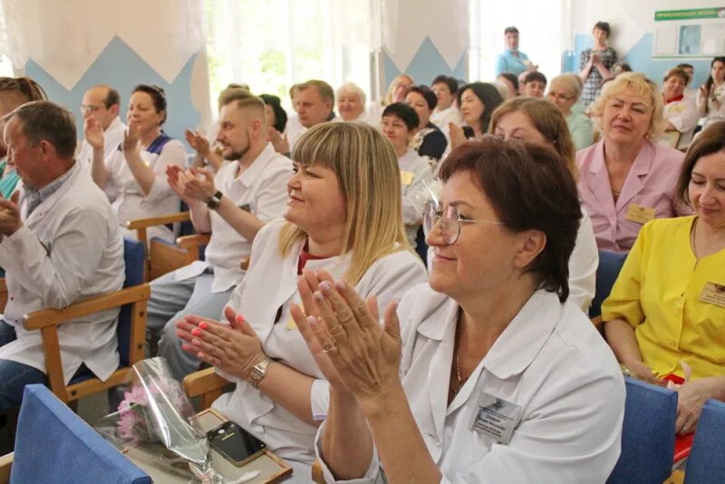 Сайт госпиталя нижний тагил. Госпиталь МВД Нижний Тагил. Медперсонал в госпитале МВД. Сотрудники госпиталя МВД. С праздником медработника.