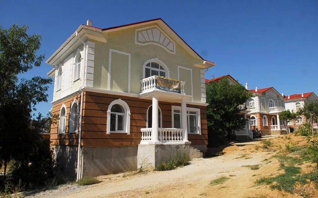 домик на побережье крыма. алупка жилой дом. стоит покупать недвижимость в крыму. доходная недвижимость в крыму. ялта дом у моря.