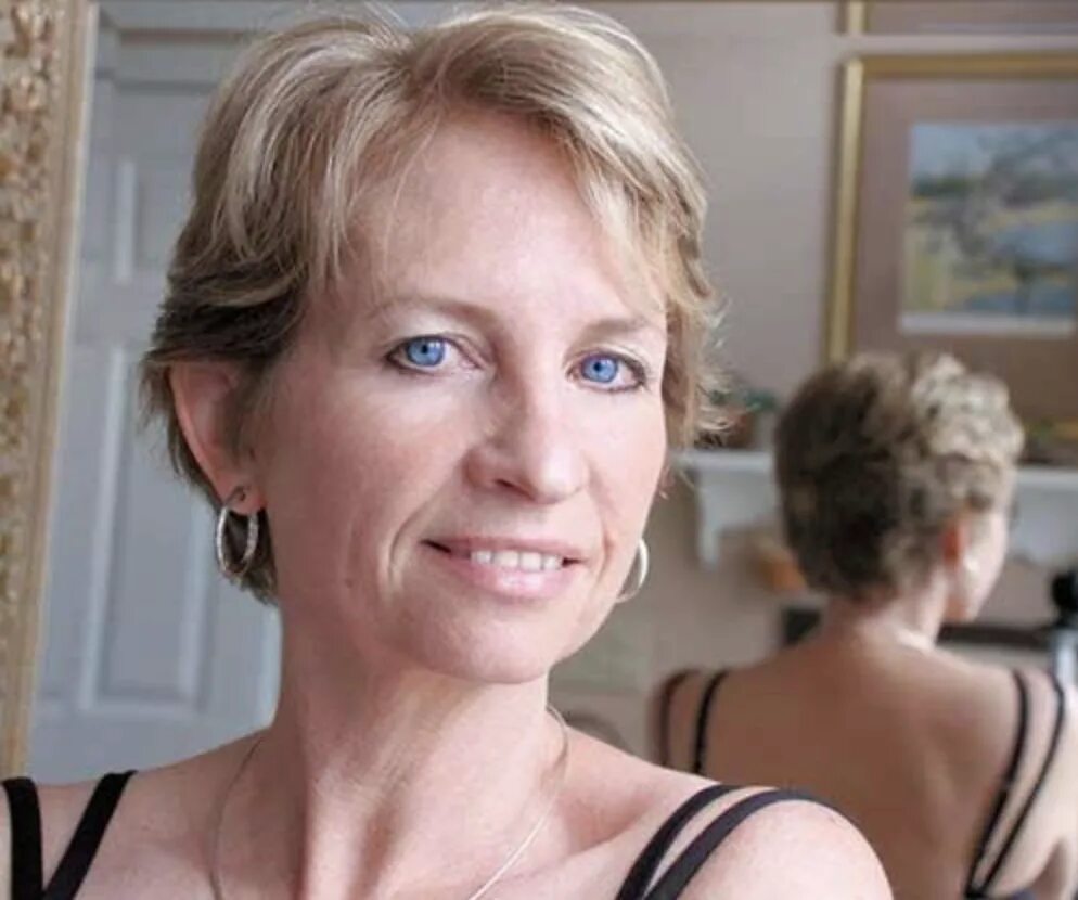 Красивые женщины за 50. Moms 50 years. Женщина среднего возраста. Moms 50 years. Очень красивые женщины за 50.
