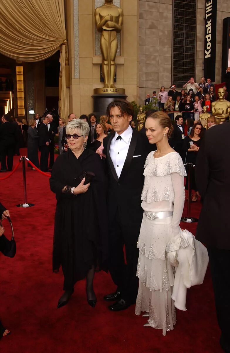 Оскар 2004. Рене зеллвегер оскар 2004. Премия оскар 2004. Рене зеллвегер оскар 2002. Оскар 2004 год.