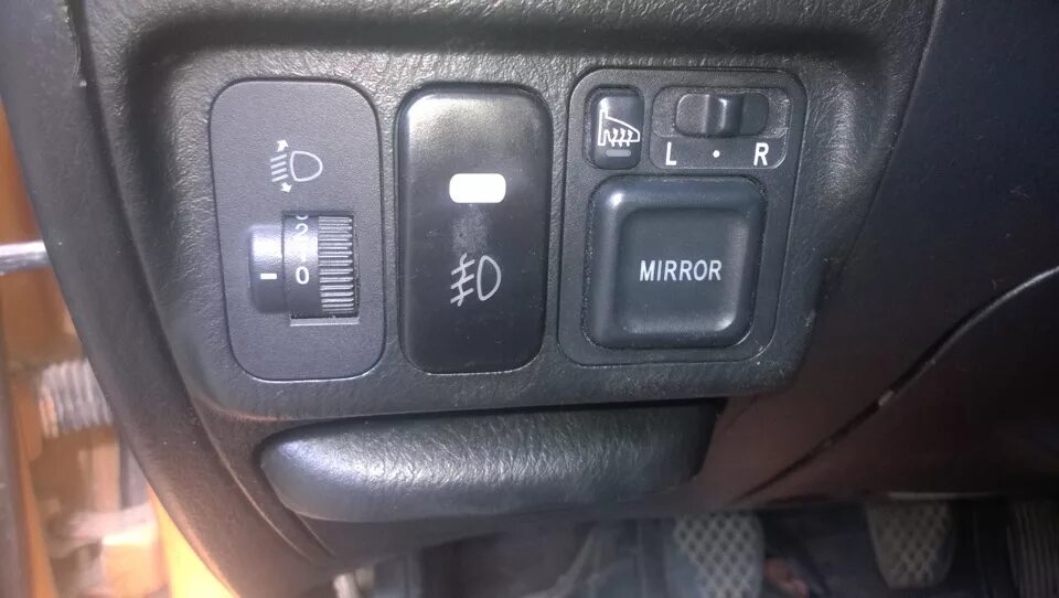Где находится кнопка обогрева зеркал Fit For Toyota RAV4 2016 Stainless Steel Interior Front Headlight Lamp Switch Bu