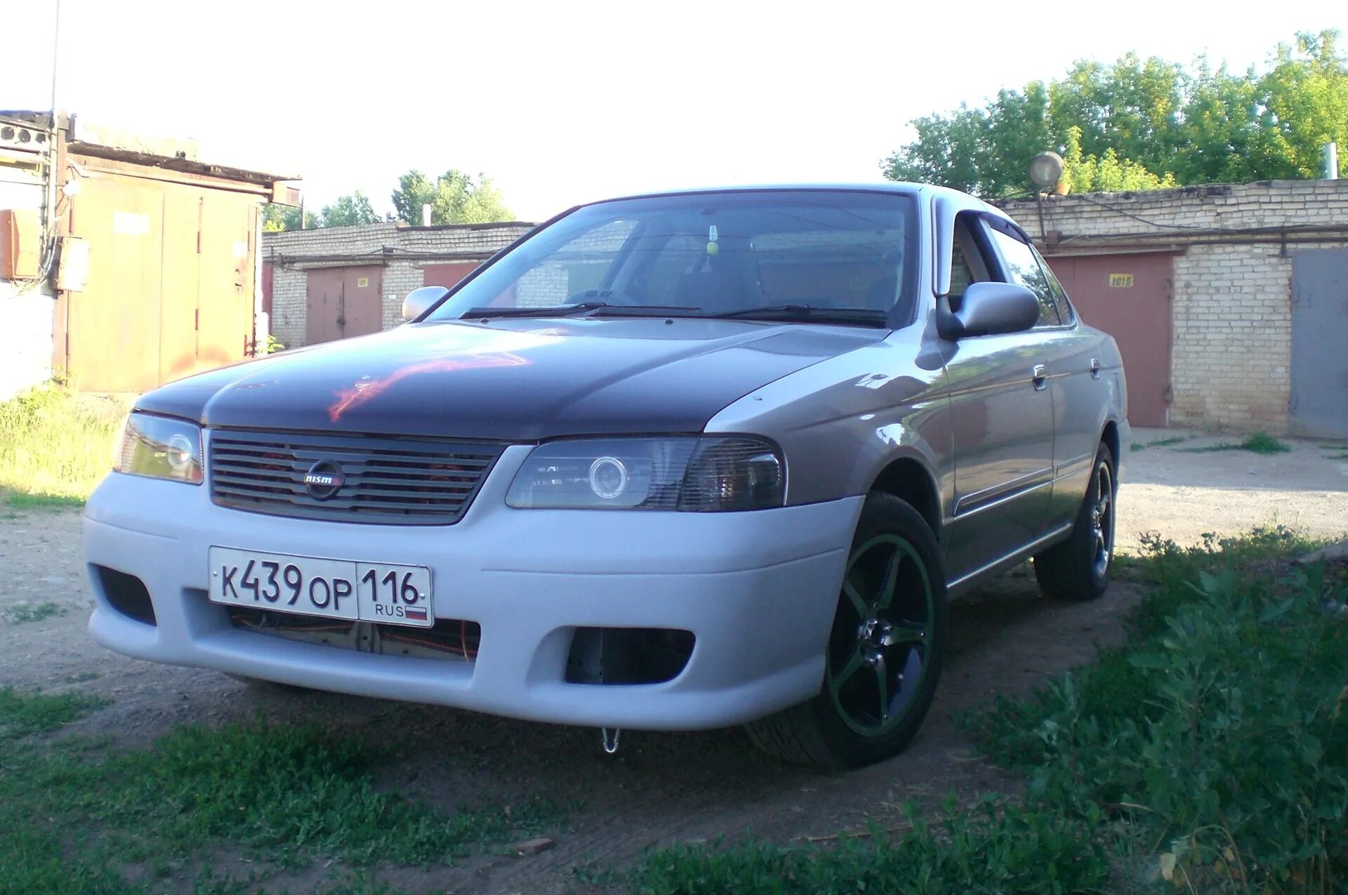 Ниссан санни годы выпуска. Nissan Sunny 2003. Машина Ниссан Санни 2003. Ниссан Санни 2003 фото. Nissan Sunny 2003 Рестайлинг.