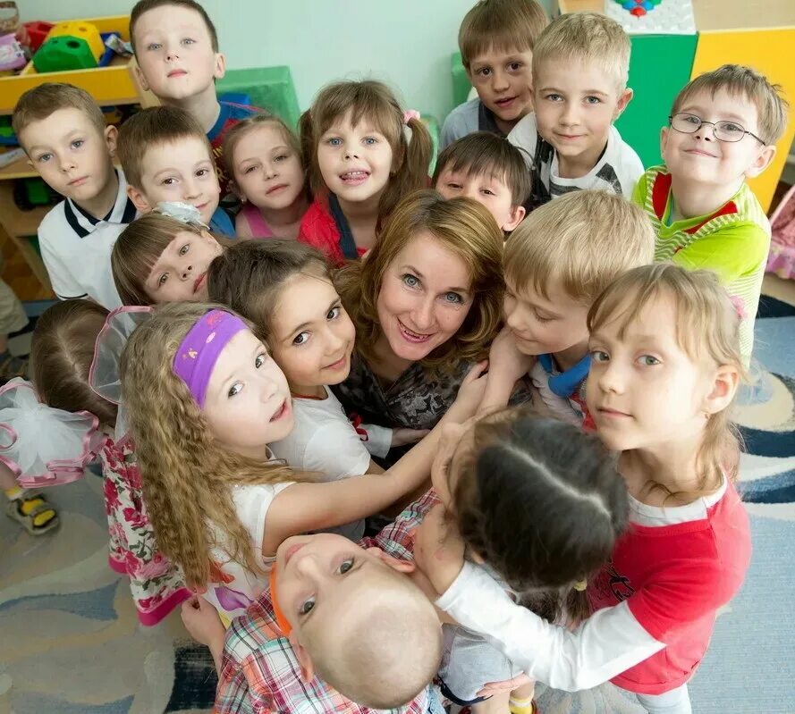 Группа воспитателя детского сада. Фотосъемка детей в детском саду идеи. Дети в детском саду. Дети в саду. Веселые дети в детском саду.