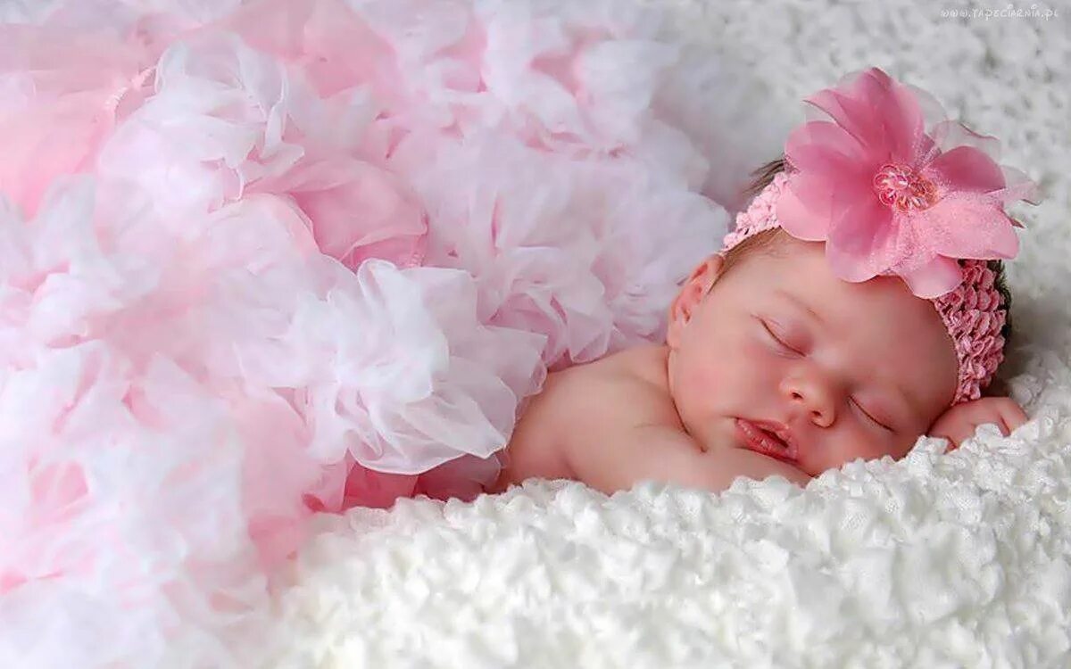 Открытка с рождением доченьки. С новорожденной девочкой. Открытка с рождением дочери. Мусульманская дочь. Поздравление с рождением дочки.